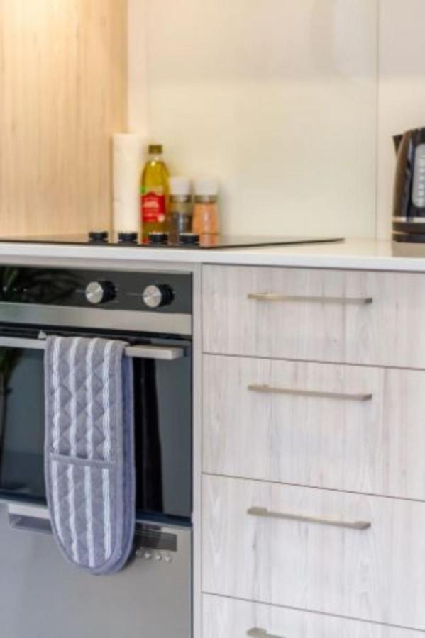 Serenity In The Centre: 2 Bed 2 Bath Christchurch Bagian luar foto